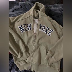 Brandy Melville NewYork Zip up Sage Green